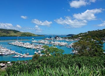australia/whitsunday-islands/landmark/whitsunday-luxury-sailing-holidays