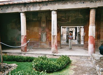 italy/pompeii/landmark/casa-del-centenario
