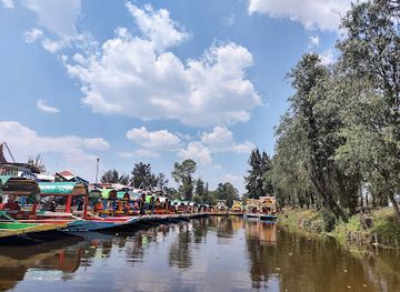mexico/mexico-city/xochimilco/landmark/trajineras-xochimilco-embarcadero-cuemanco