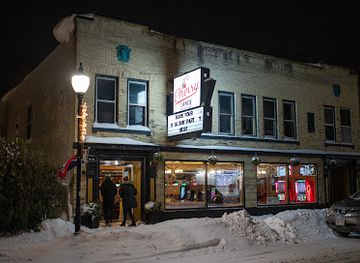 wisconsin/sturgeon-bay/landmark/cherry-lanes-arcade-bar