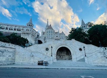 hungary/western-transdanubia/landmark/statue-of-st-stephen-i