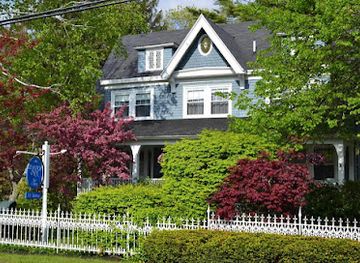 maine/kennebunkport/landmark/the-harbor-inn