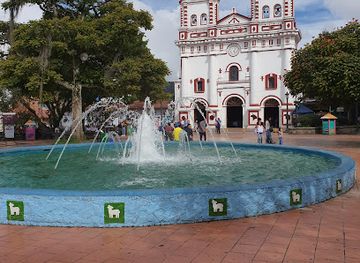 colombia/guatape/landmark/parque-principal-de-guatape