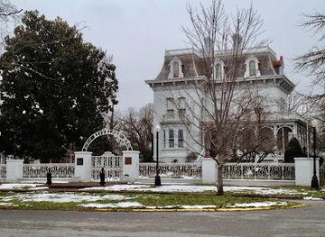 illinois/northeastern-illinois/landmark/riverlore-mansion