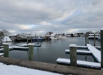 massachusetts/hyannis/landmark/hyannis-inner-harbor