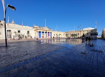 malta/valletta/landmark/st-george-s-square
