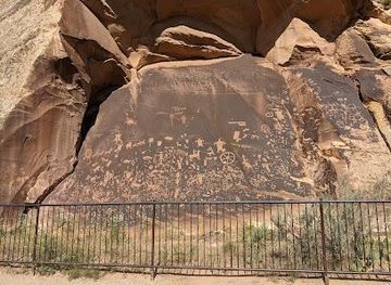 utah/blanding/landmark/newspaper-rock-state-historical-monument