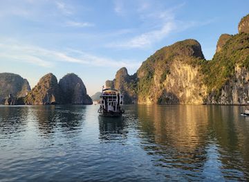 vietnam/ha-long-bay/landmark/dau-go-cave