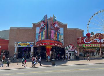 canada/niagara-falls/clifton-hill/landmark/war-memorial