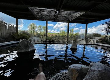 new-zealand/rotorua/landmark/real-rotorua-glow-worms-lakes-geothermal-tours