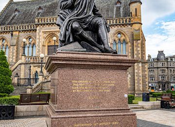 united-kingdom/dundee/landmark/robert-burns-statue