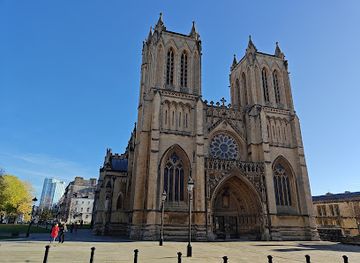 united-kingdom/bristol/landmark/guided-walking-tour-from-blackbeard-to-banksy