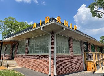 arkansas/bentonville/landmark/airship-coffee-at-the-pumphouse