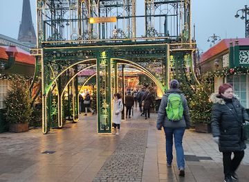 germany/hamburg/landmark/gerhart-hauptmann-square