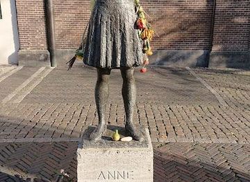 netherlands/amsterdam/landmark/statue-of-anne-frank