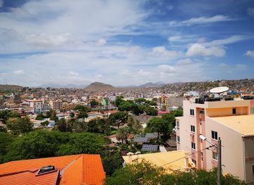cabo-verde/praia/landmark/sucupira-market