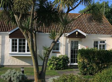 guernsey/perelle-bay/landmark/perelle-cottages