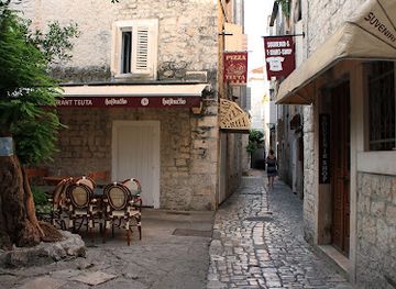 croatia/trogir/landmark/queen-teuta-restaurant