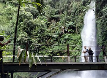 indonesia/west-java/landmark/curug-sawer