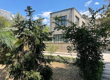 albania/kolonja/landmark/residence-of-the-albanian-royal-family