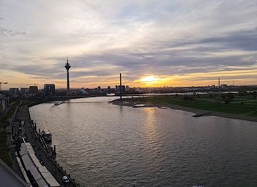 germany/dusseldorf/landmark/rheinuferpromenade