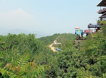nepal/pokhara/world-peace-pagoda/landmark/way-to-stupa