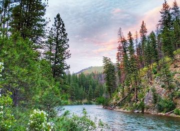 idaho/sawtooth/landmark/pine-flats-hot-spring-parking