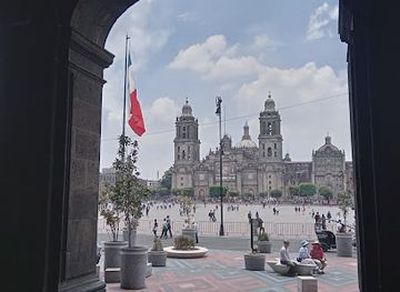 mexico/mexico-city/landmark/viejo-portal-de-mercaderes