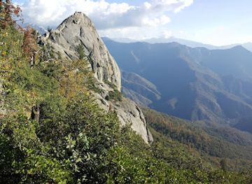 california/sequoia-national-park/landmark/hanging-rock
