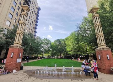 tennessee/knoxville/market-square/landmark/the-holston