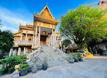 cambodia/phnom-penh/chamkar-mon/landmark/wat-langka