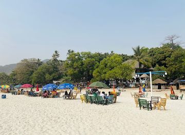sierra-leone/tokeh-beach/landmark/river-2-beach