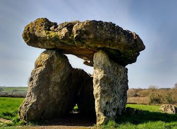 united-kingdom/glamorgan/attraction/st-lythans-burial-chamber-2