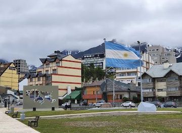 argentina/ushuaia/landmark/plaza-malvinas-argentinas