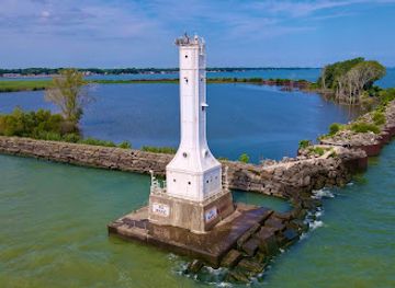 ohio/lake-erie-islands/landmark/huron-lighthouse