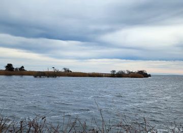 rhode-island/trustom-pond-national-wildlife-refuge/landmark/trustom-pond