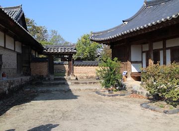 south-korea/andong-hahoe-village/landmark/hahwamaeul-bukchondeok-hwagyeongdang