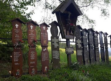 germany/altbayern/landmark/totenbrettergruppe-des-h-u-v-trachtenvereins-d-ossabuam-lam