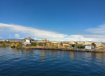 bolivia/lake-titicaca/landmark/complejo-turistico-flotante-uros-titicaca-kurmi-lago-titicaca-peru