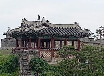 south-korea/gyeonggi-province/landmark/hwahongmun-gate-buksumun