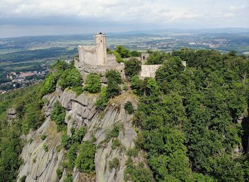 poland/karkonosze-mountains/landmark/chojnik-castle