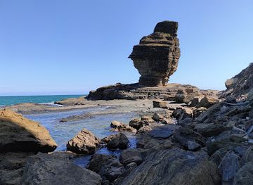 new-caledonia/pouembout/landmark/bonhomme-de-bourail-rock-formation