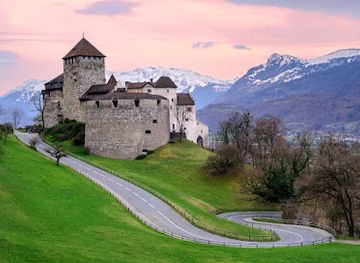 liechtenstein/ruggell-region/landmark/mittelpunkt-von-liechtenstein