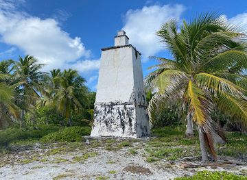 french-polynesia/rangiroa/landmark/ancien-phare-de-tiputa