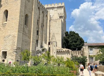 france/avignon/avignon-old-town/landmark/gardens-at-the-popes-palace