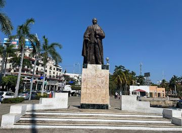 mexico/acapulco/landmark/plaza-alvarez