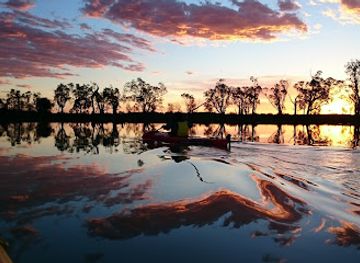 australia/riverland/landmark/canoe-the-riverland-renmark