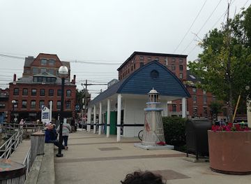 maine/portland/west-end/landmark/a-piece-of-the-berlin-wall