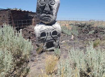 idaho/magic-valley/landmark/idaho-s-mammoth-cave-shoshone-bird-museum-of-natural-history