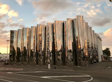 new-zealand/taranaki/landmark/govett-brewster-art-gallery-len-lye-centre